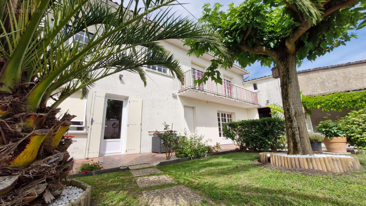 Maison à MORTAGNE-SUR-GIRONDE