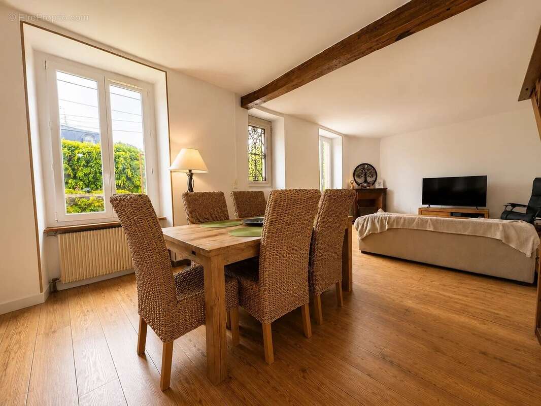 Maison à COUBERT