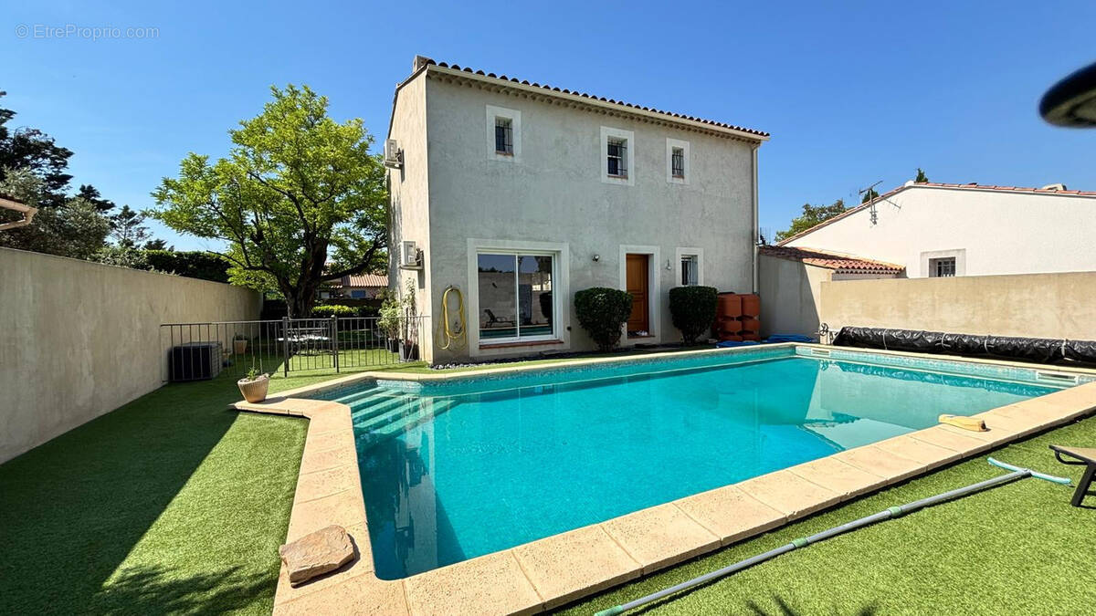 Maison à MORIERES-LES-AVIGNON