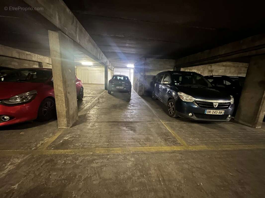 Parking à PARIS-19E