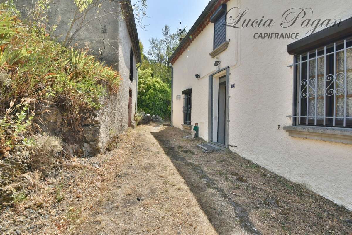 Une maison au pied du château, entre vie de village et grands espaces – Quillan - photo 8