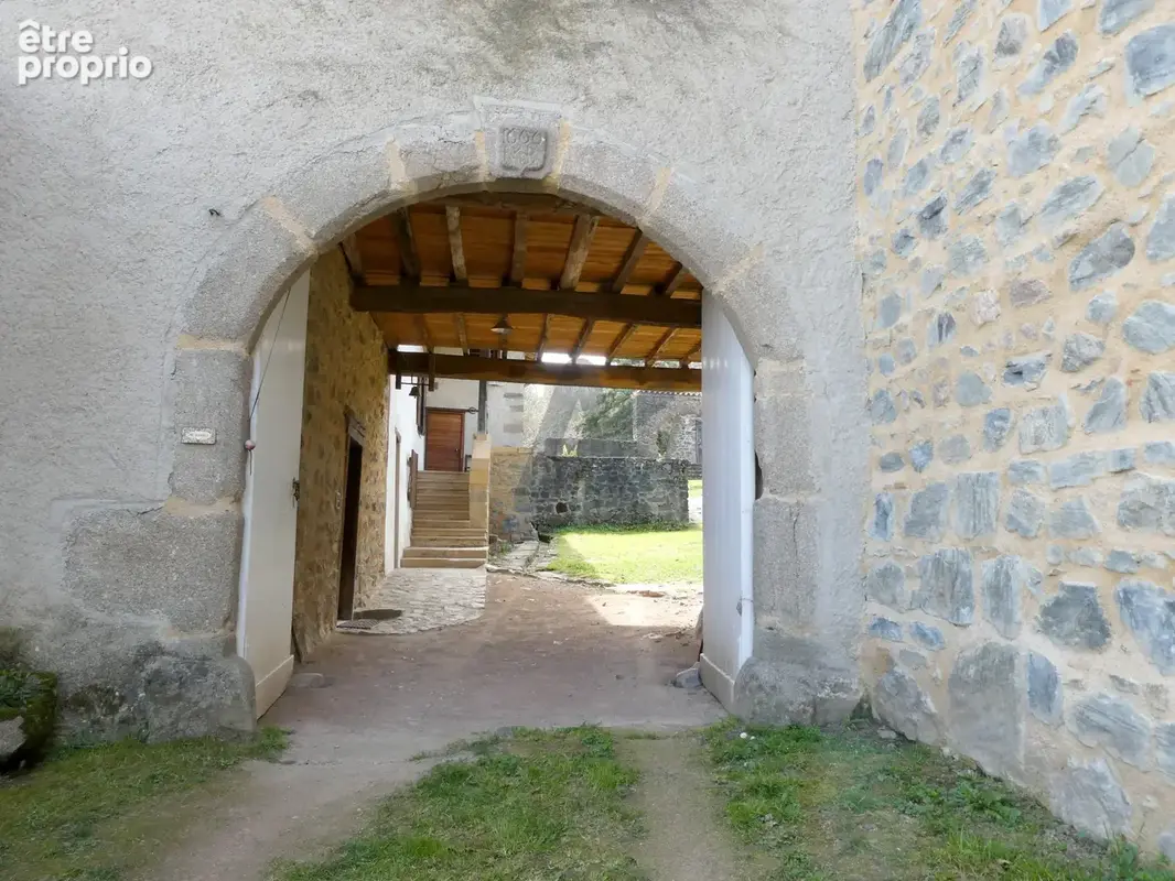 Un cachet et une situation hors du commun pour cette magnifique ferme des Monts du Lyonnais. - photo 15