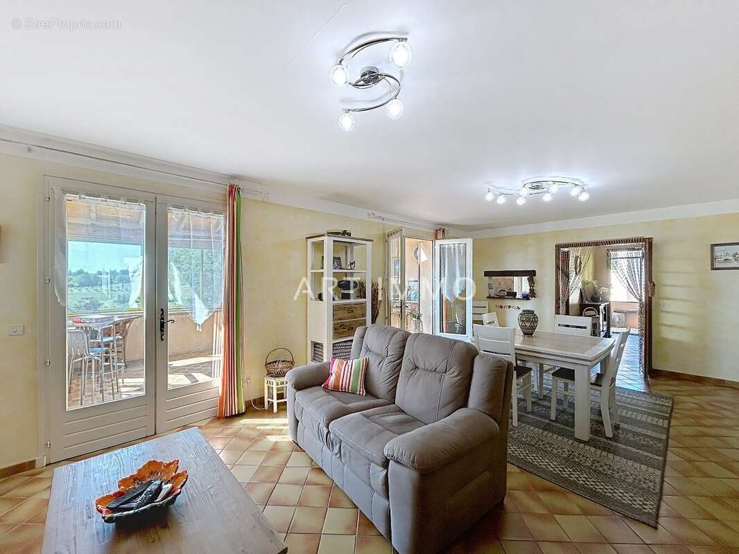 Maison à SAINT-SATURNIN-LES-APT