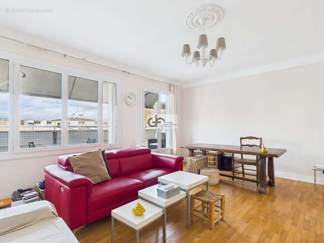 Appartement à PARIS-16E