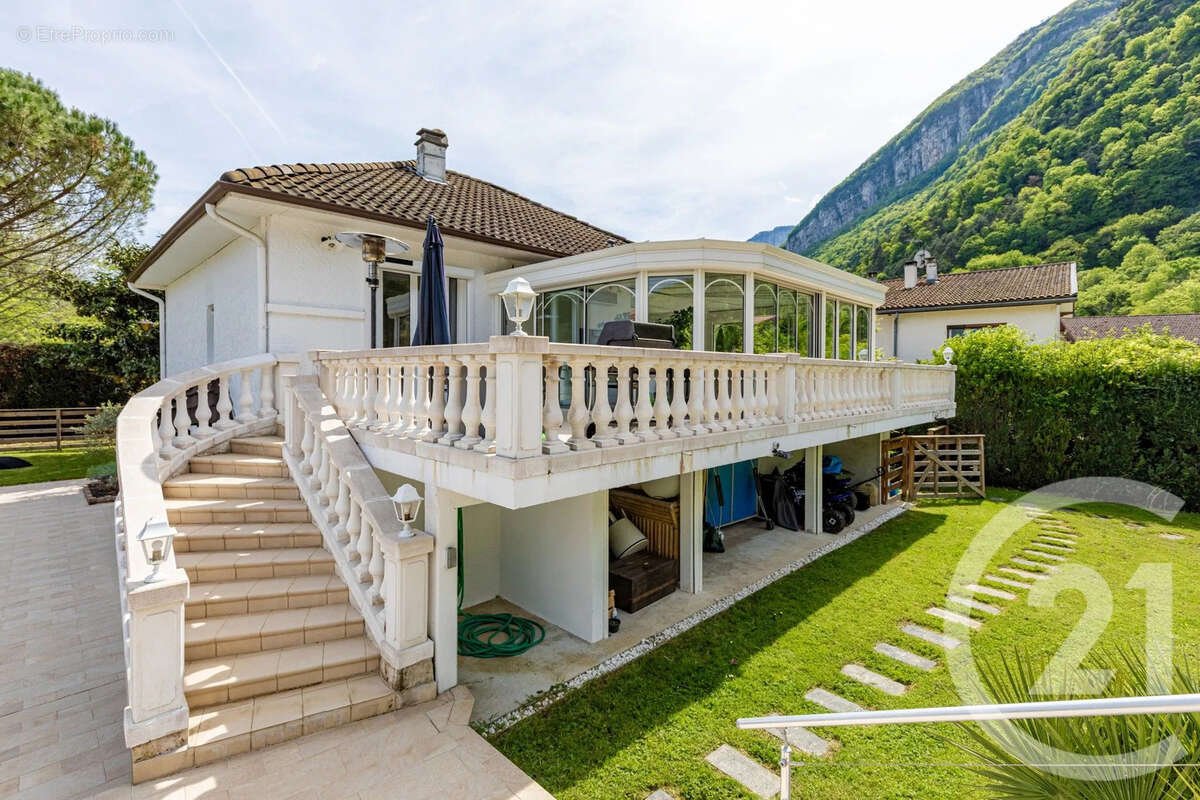 Maison à VEUREY-VOROIZE