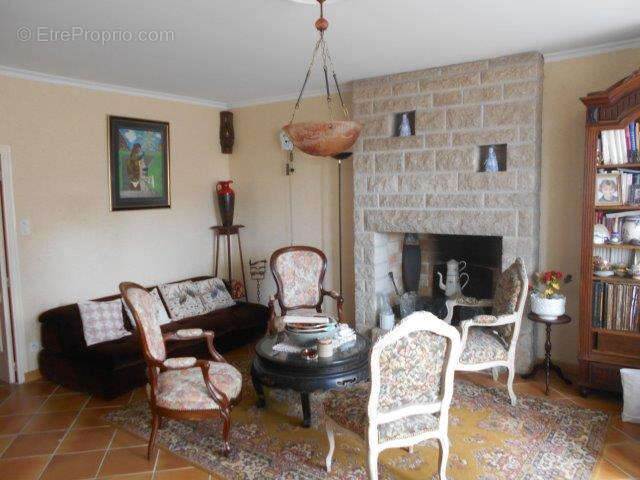 Grande maison familiale + 2 maisons en pierres sur 668 m2 de terrain - photo 4