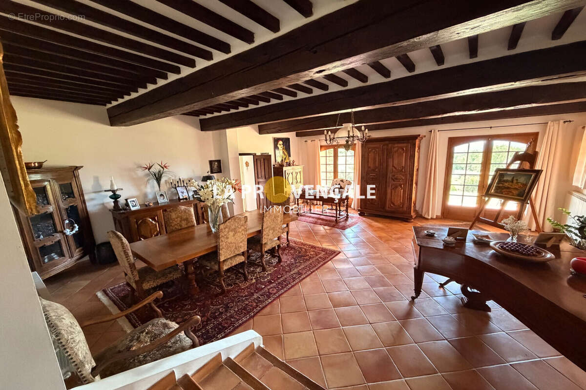 Maison à CHATEAUNEUF-LE-ROUGE