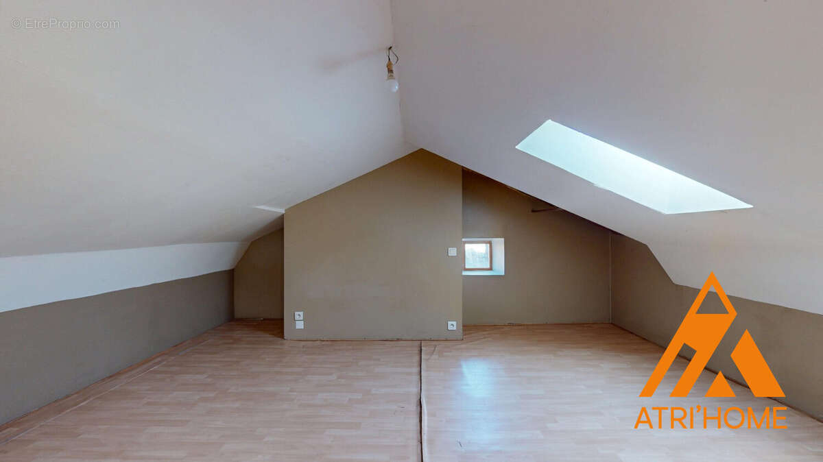 Maison à SAINT-SANTIN-CANTALES