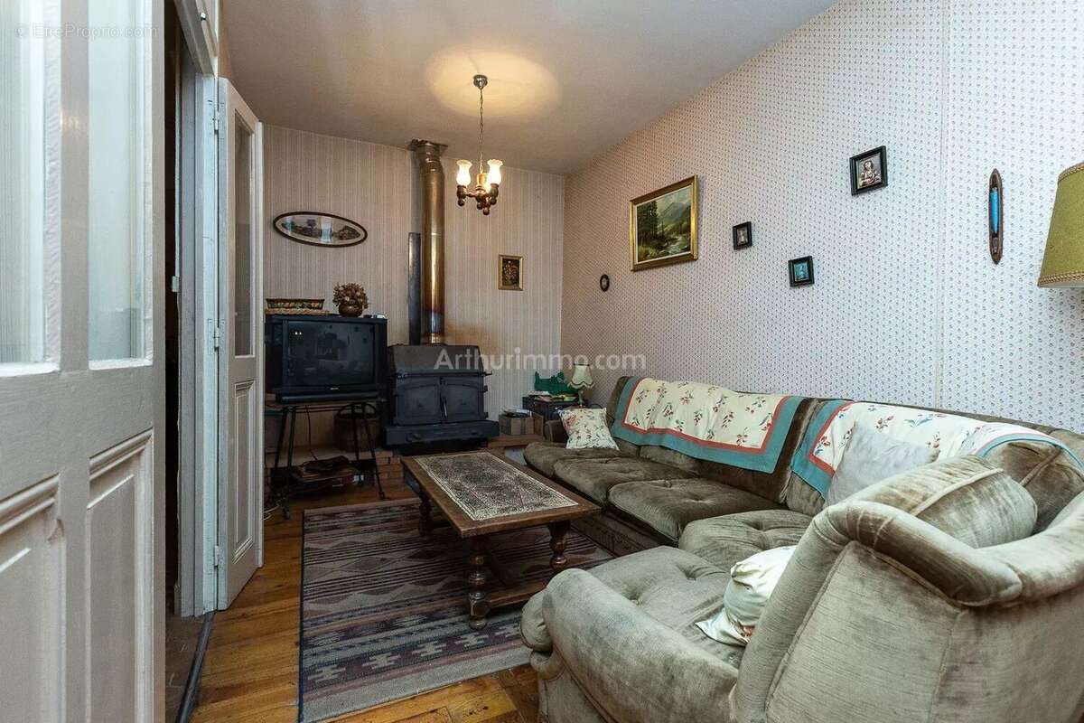 Maison à VIRIEU-LE-GRAND