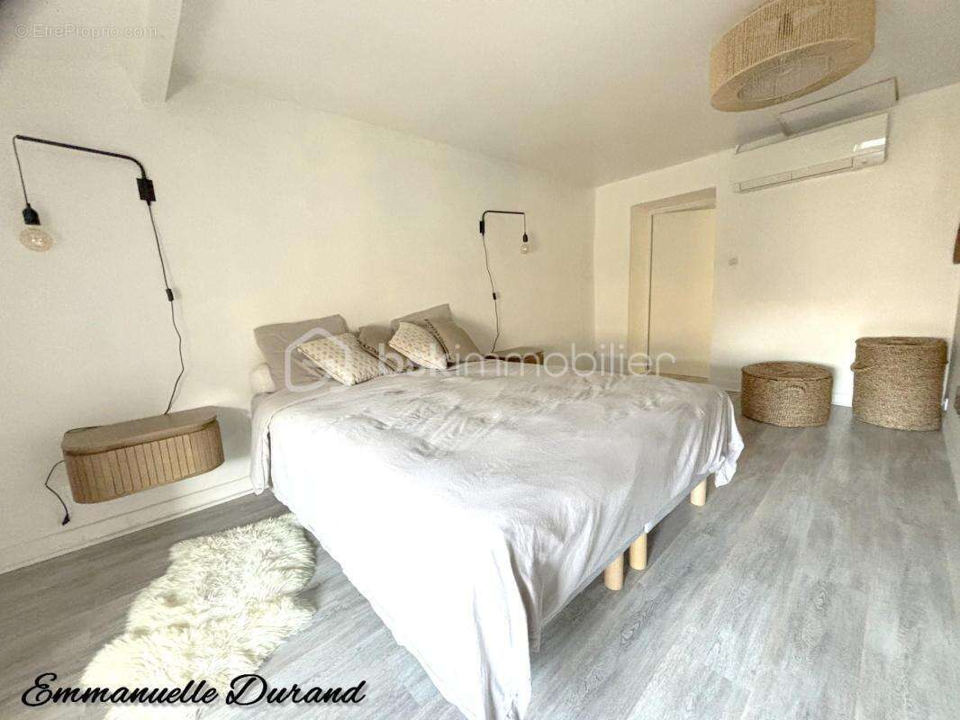 Maison à MORNAS