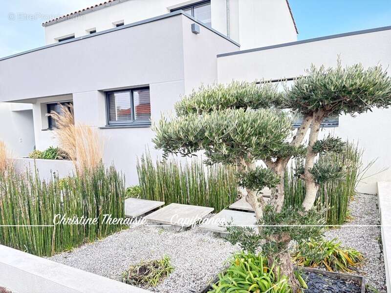 Maison contemporaine Beaux volumes - 5 chambres - Pergola - Garage SAINT GILLES CROIX DE VIE (85) - photo 22