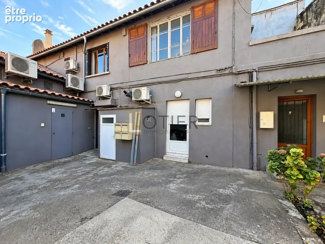 Investissement Nîmes   Murs commerciaux + studio loué   111 m2   24 240 €/an - photo 7
