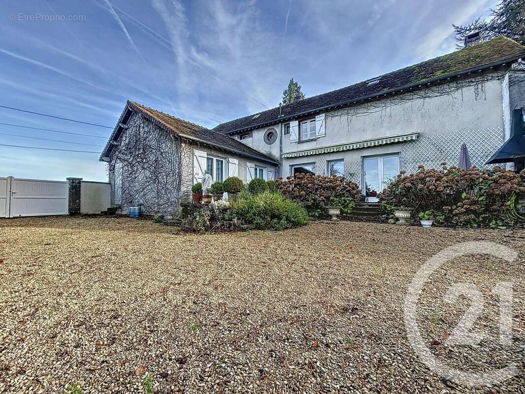 Maison à LAVAL-EN-BRIE