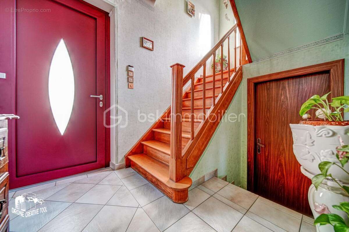 Maison de ville F5 de caractère – 113 m² – Sous-sol complet – Garage 2 voitures - photo 10