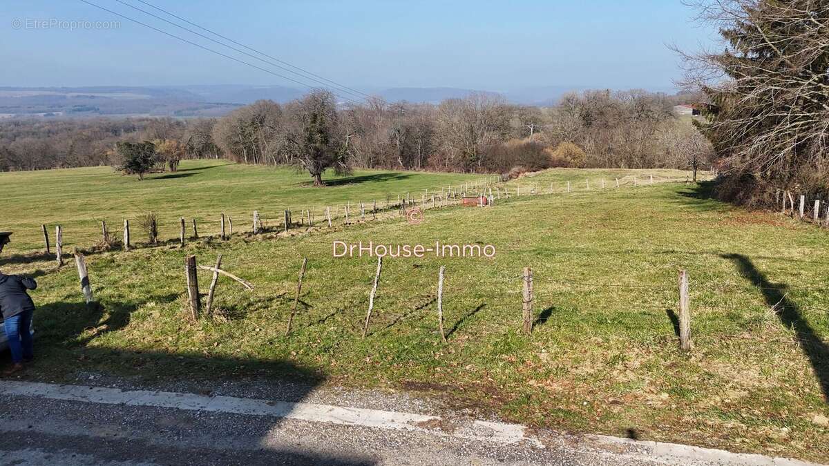 Terrain à SAINT-GEORGES-ARMONT