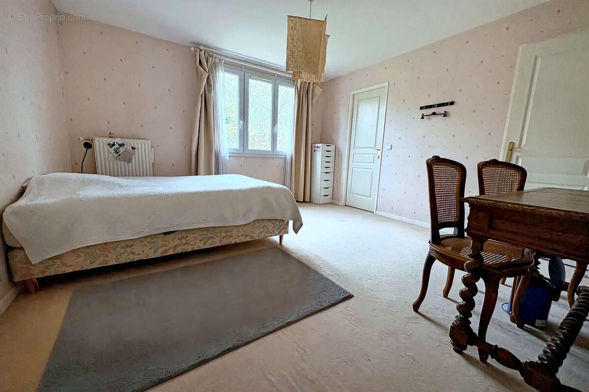 Maison à BUSSY-SAINT-GEORGES