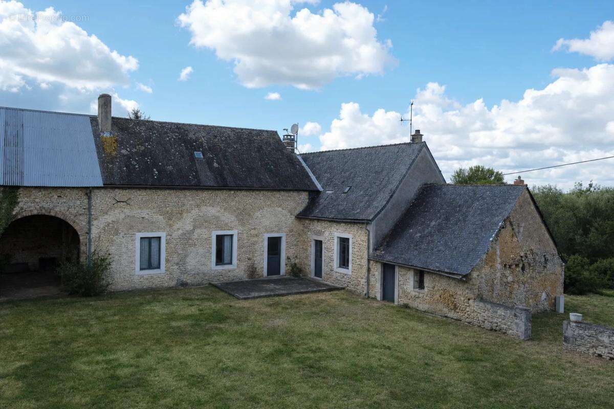 Maison à SAINT-OUEN-EN-CHAMPAGNE