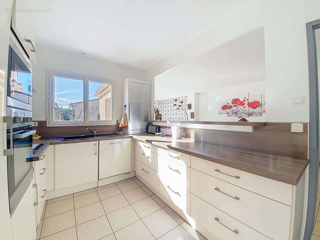 Maison à SAINT-LAURENT-DE-LA-SALANQUE