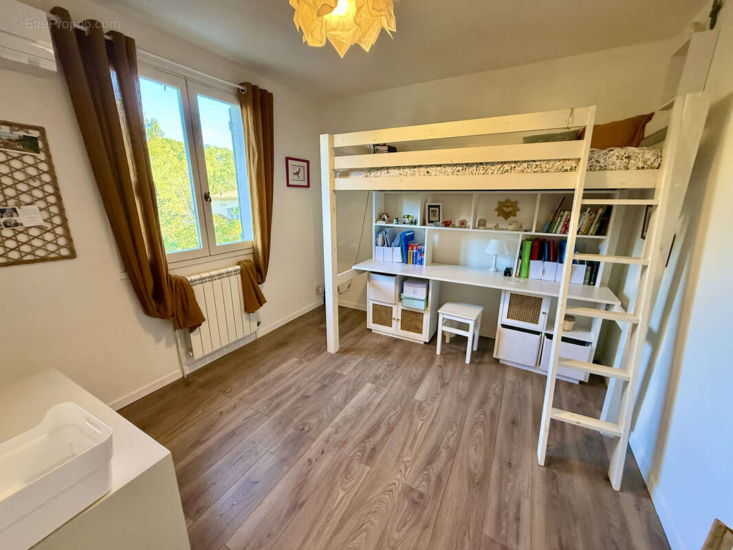 Maison à SAINT-CLEMENT-DE-RIVIERE