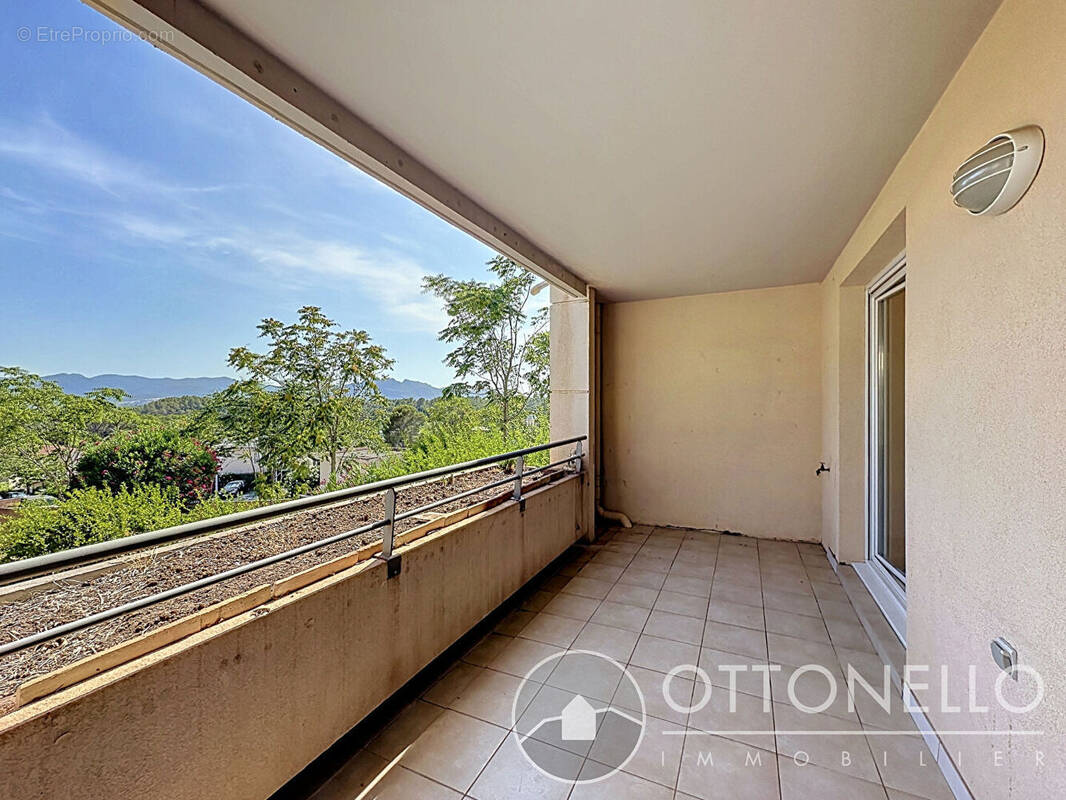 Appartement à ROQUEBRUNE-SUR-ARGENS