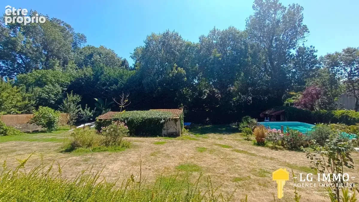 Maison en pierres rénovée de 180 m2, 5 chambres sur terrain clos et arboré de 1750 m2. - photo 3