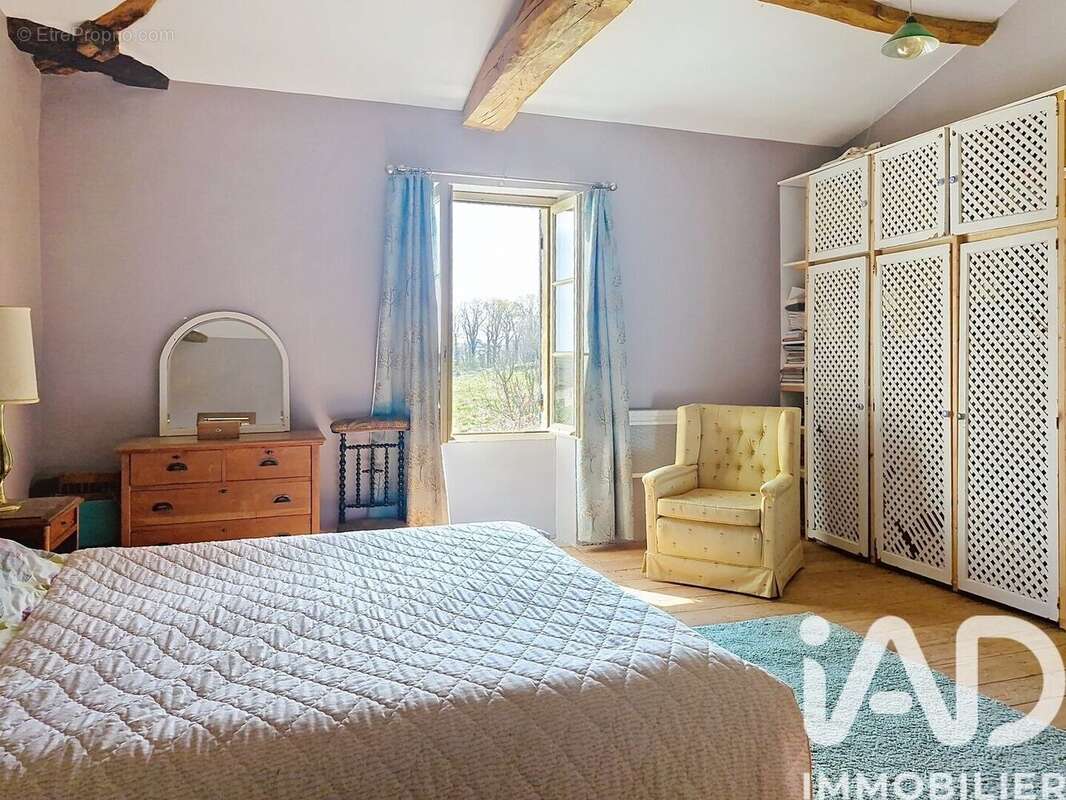 Maison 250 m² à Sainte-Radegonde  - photo 9