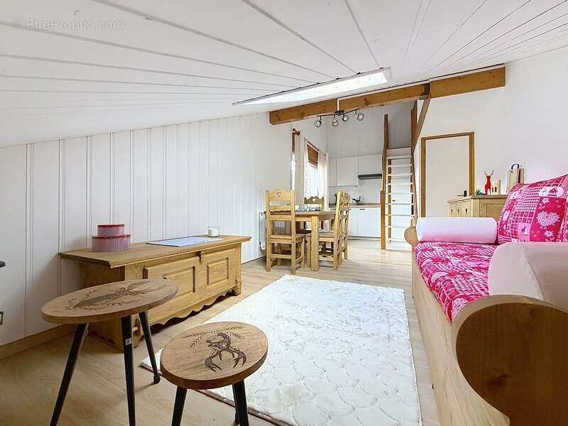 Appartement mansardé rénové à 50 m du télésiège - BELLEVAUX HIRMENTAZ (74) - photo 2