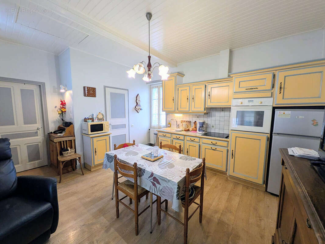 Maison à ARPAJON-SUR-CERE