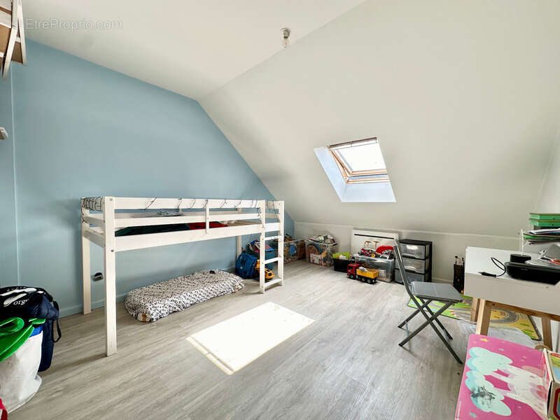 Maison à vendre de 4 chambres, 115m² de 2005 pièces VIVY (49680) - photo 13