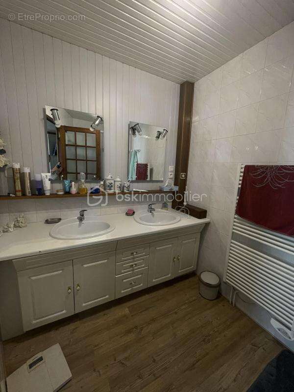 Maison à VILLETHIERRY