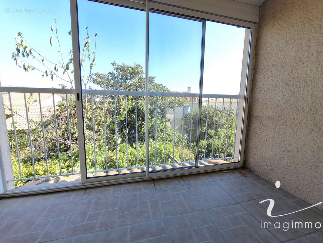 Au calme, découvrez cette villa pleine de charme avec 4 chambres sur une parcelle de plus de 600 m2 dans un éc - photo 17