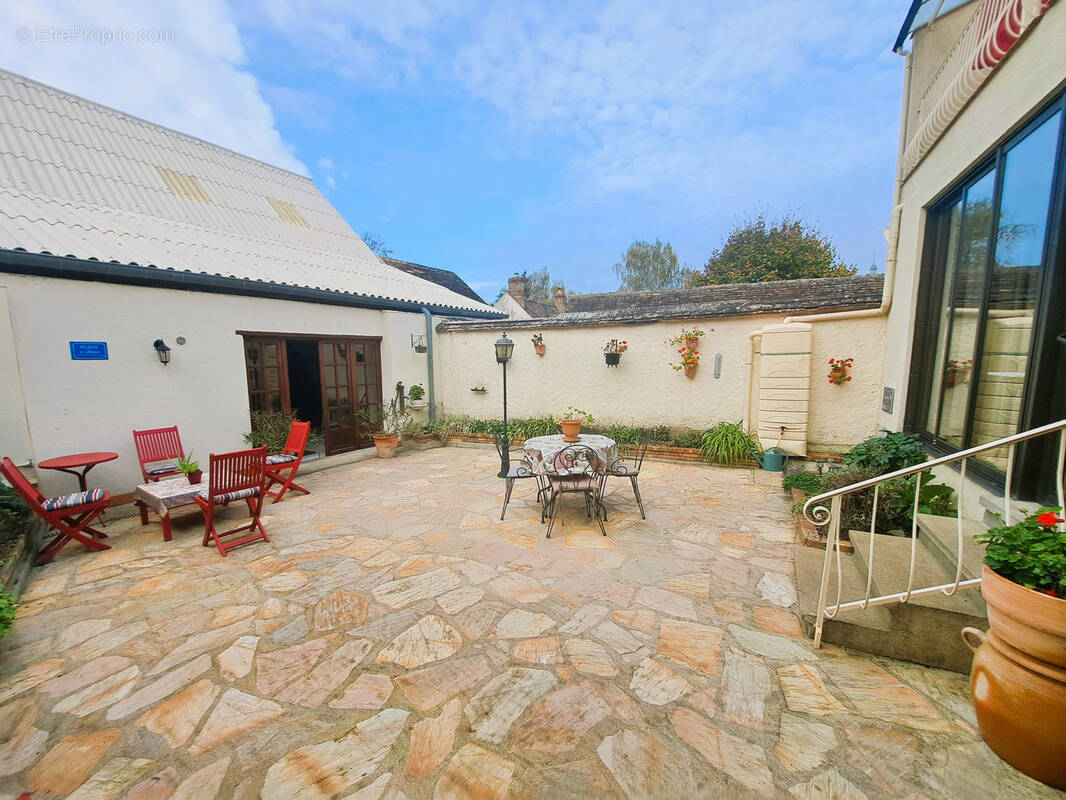 Maison à VILLENEUVE-LA-GUYARD