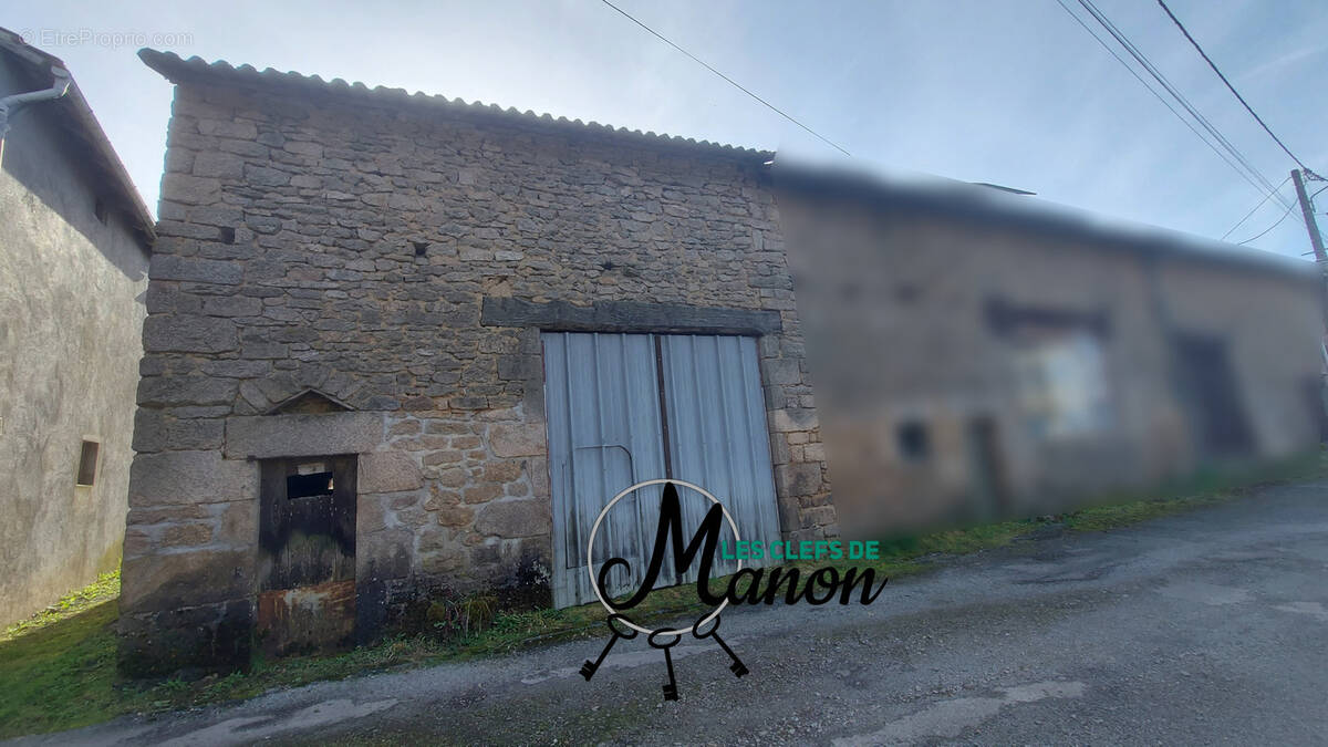 Parking à BESSINES-SUR-GARTEMPE