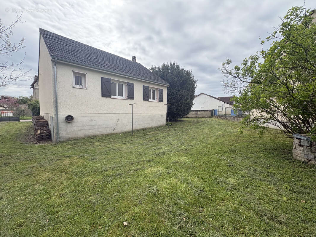 Maison à VILLENEUVE-SUR-YONNE