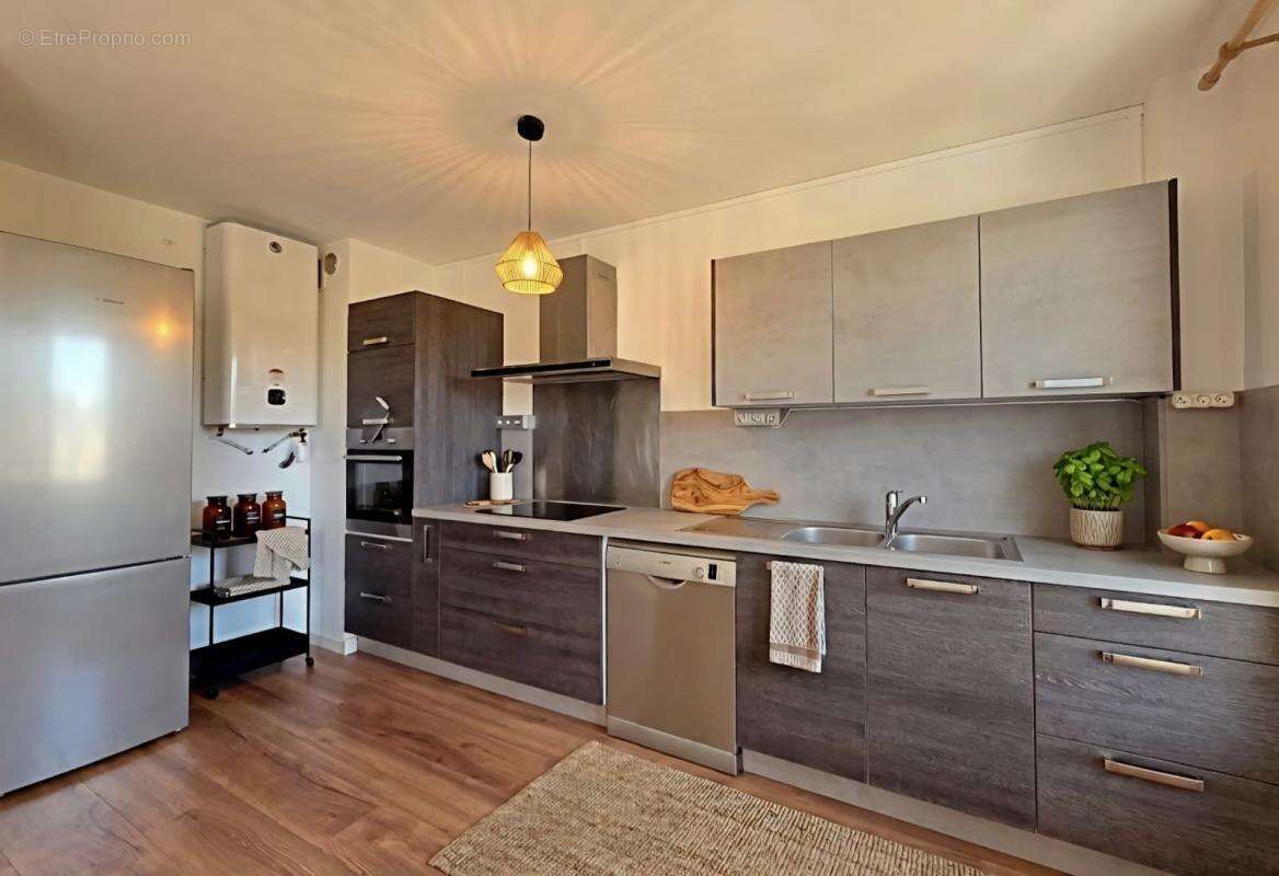 A vendre sanary 83110, appartement t2 proche port entierement renove terrasse - photo 2