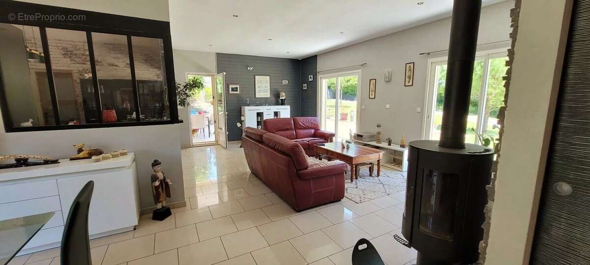 Maison à MONTAIGU-DE-QUERCY