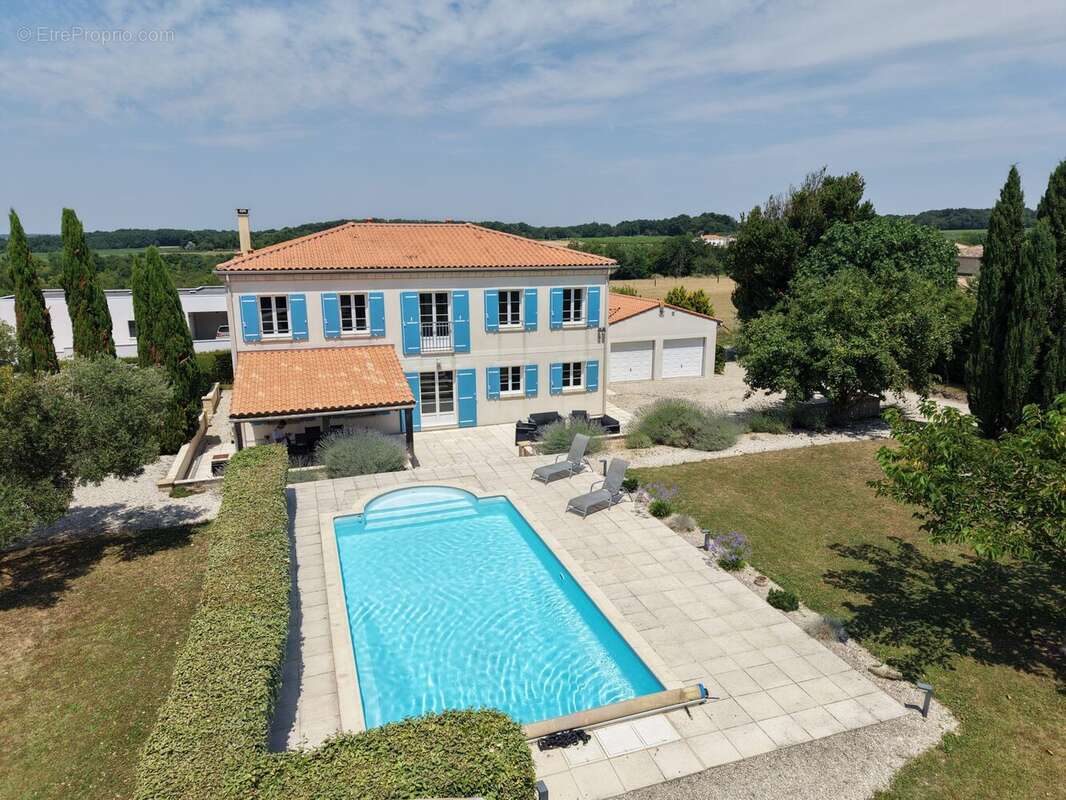 Maison 201 m² à Floirac  - photo 2
