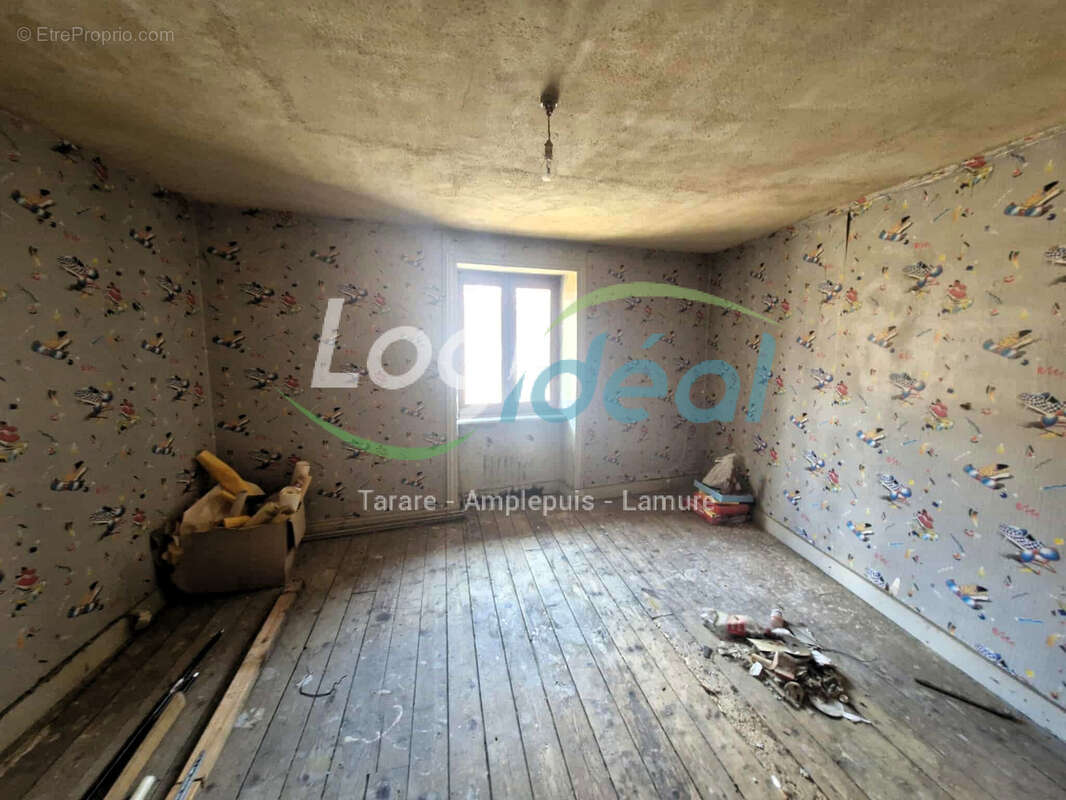 Maison à POULE-LES-ECHARMEAUX