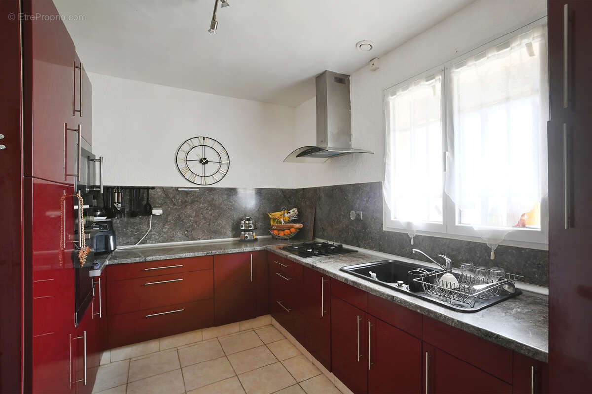 Maison à JONQUIERES-SAINT-VINCENT