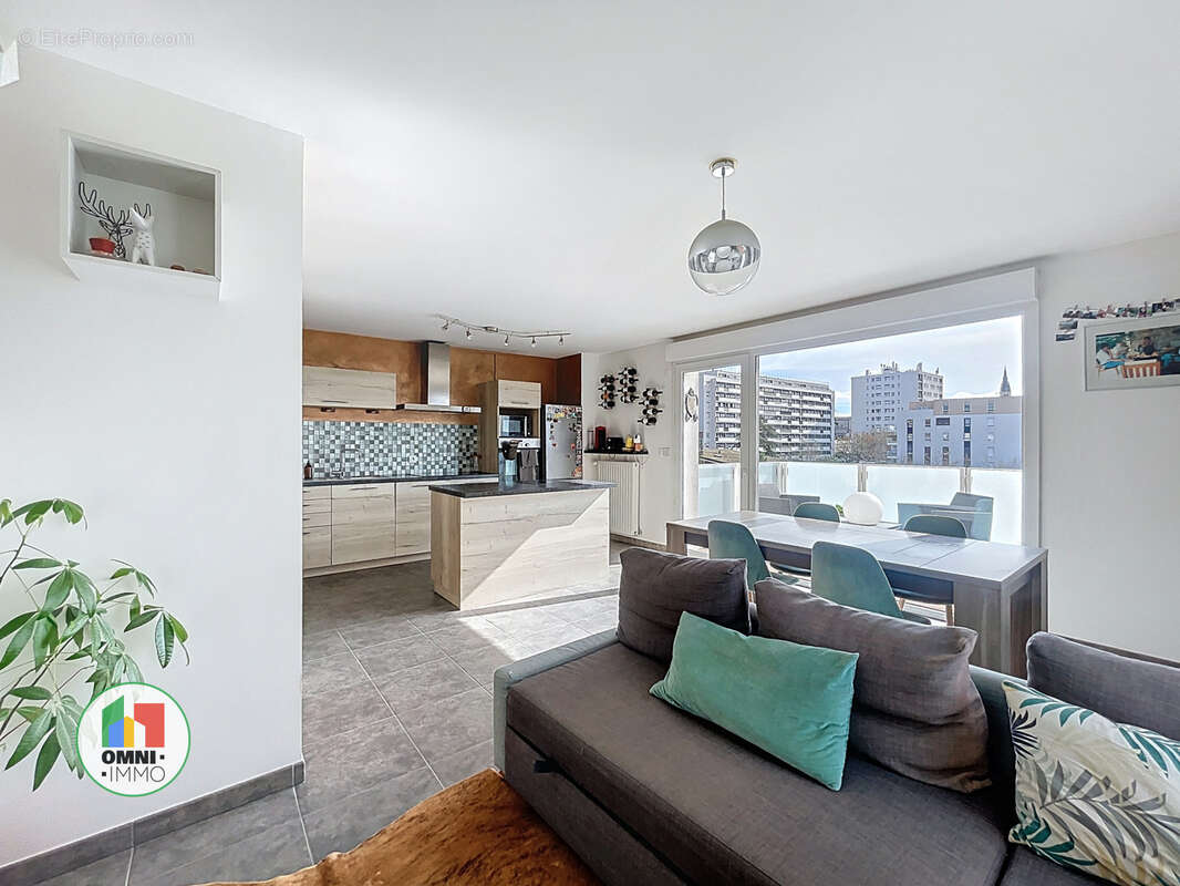 Appartement à RILLIEUX-LA-PAPE