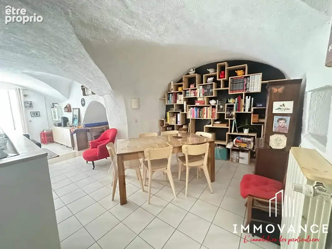 Maison 93 m² à Claret  - photo 6
