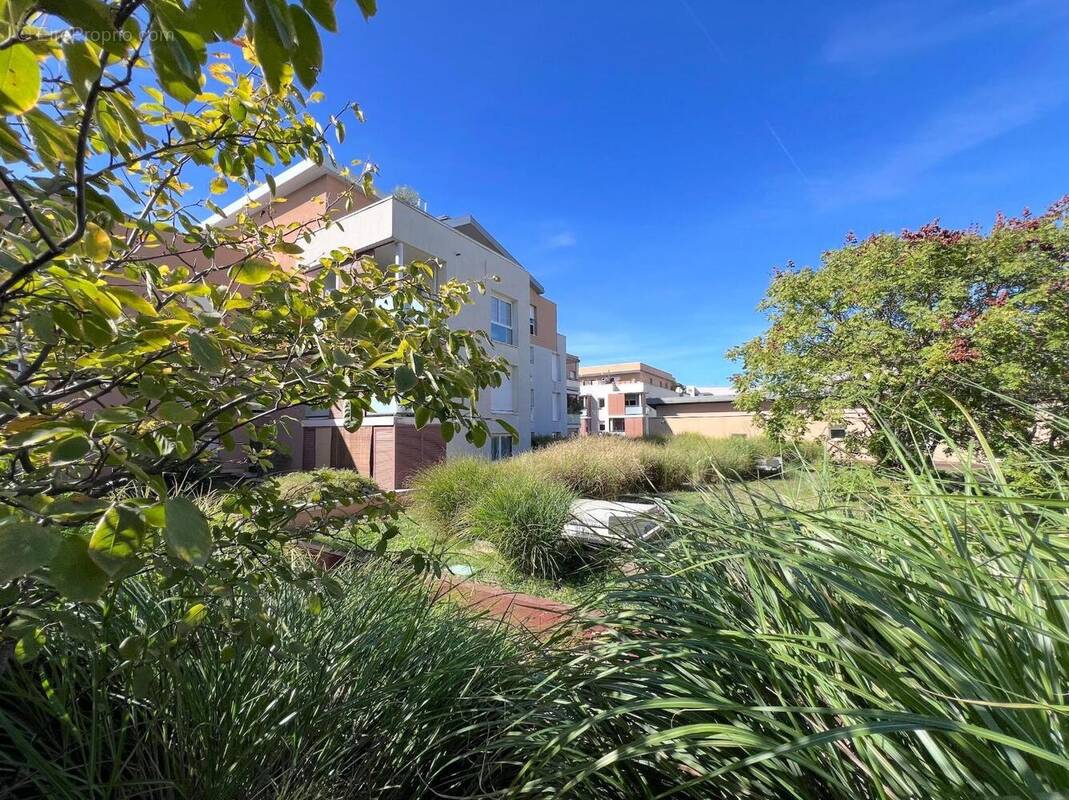   - Appartement à DECINES-CHARPIEU