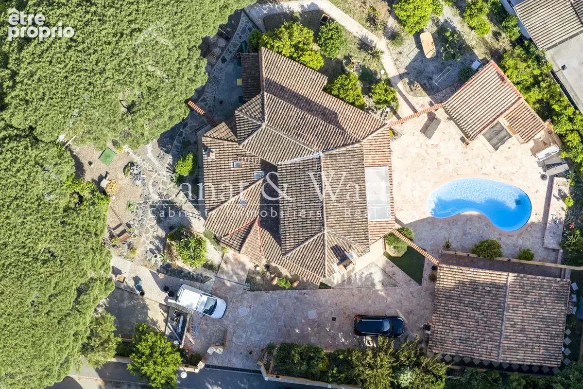 Proche du centre de cavalaire: villa d'architecte avec piscine - photo 14