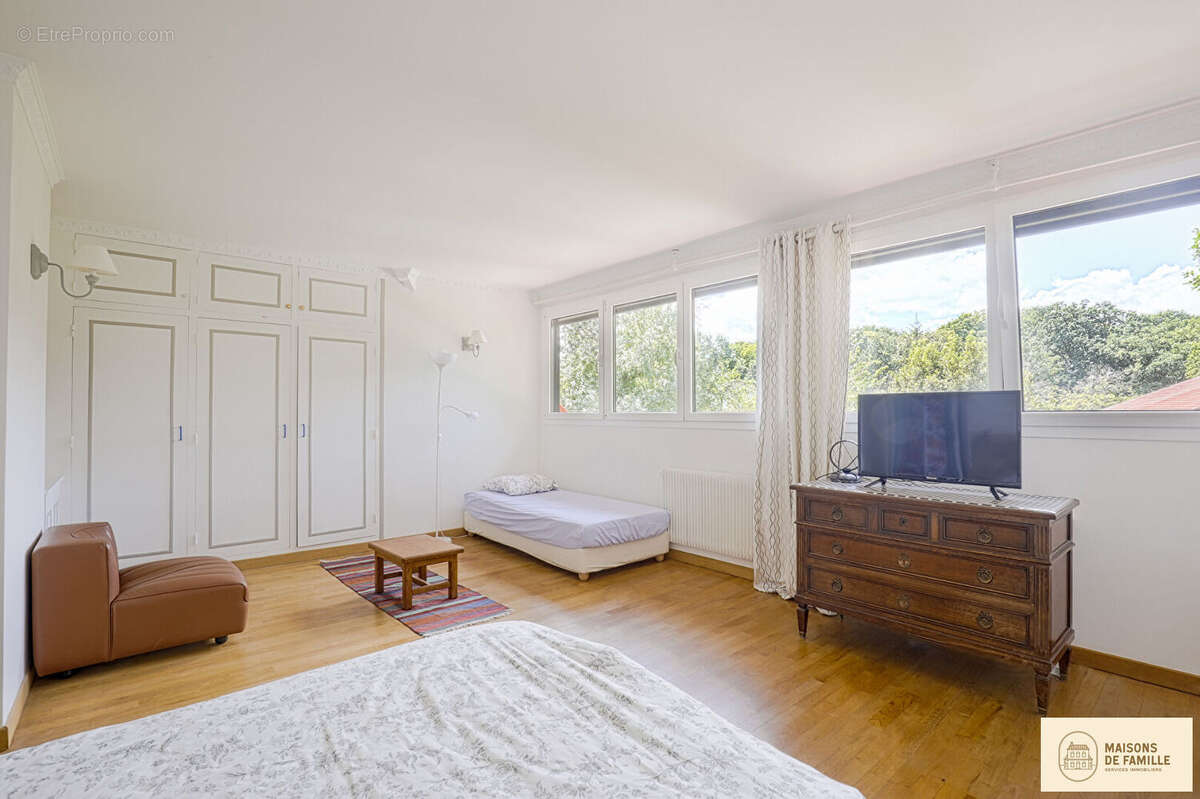 Maison à LA CELLE-SAINT-CLOUD