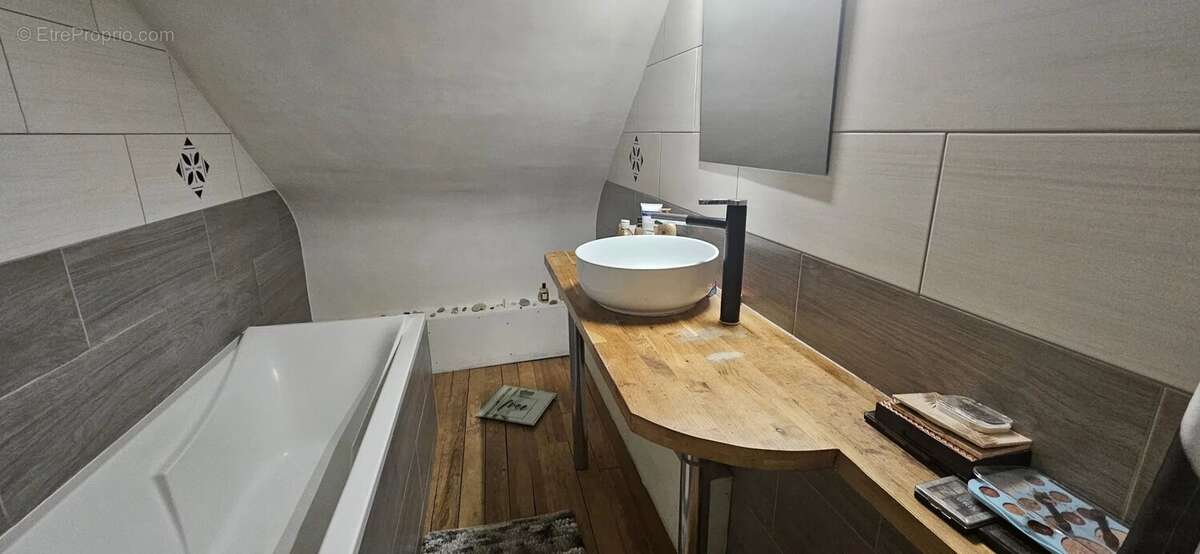 Rare en centre-ville : Maison de charme avec terrasse & atelier ! - photo 5