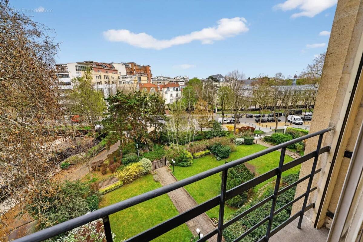 Appartement à NEUILLY-SUR-SEINE