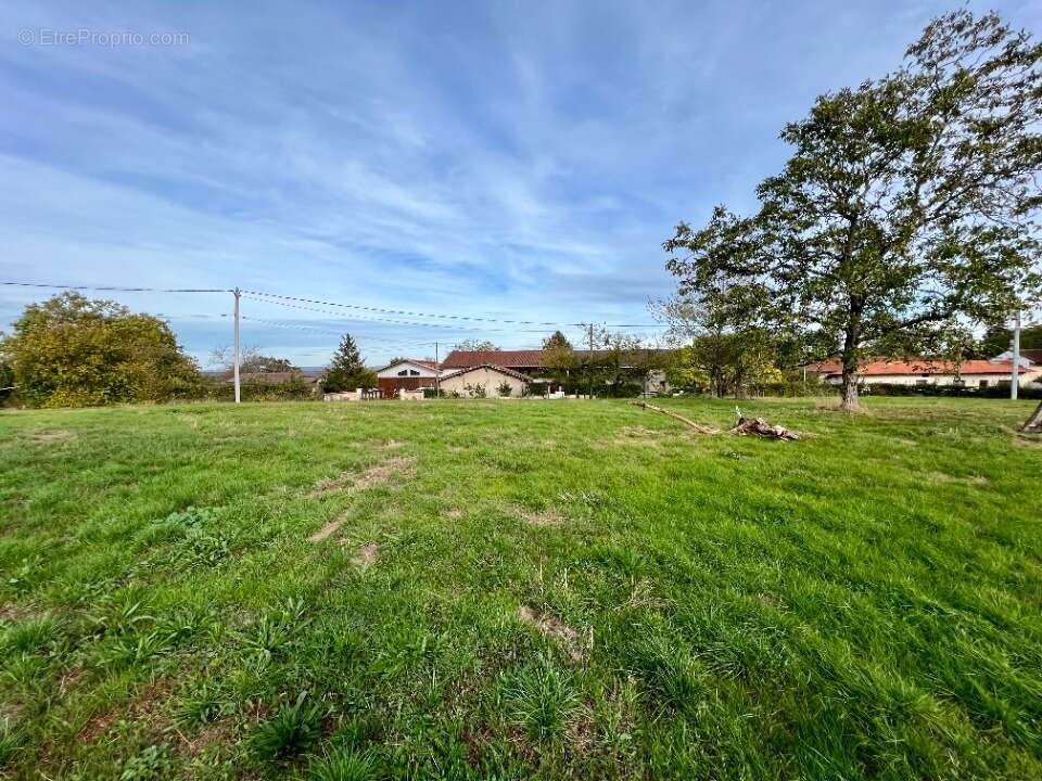Terrain 619 m² à Viriat  - photo 3