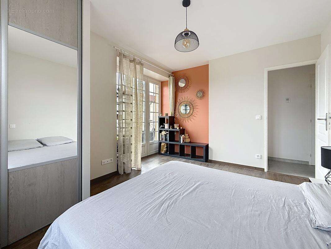 Appartement à REVENTIN-VAUGRIS