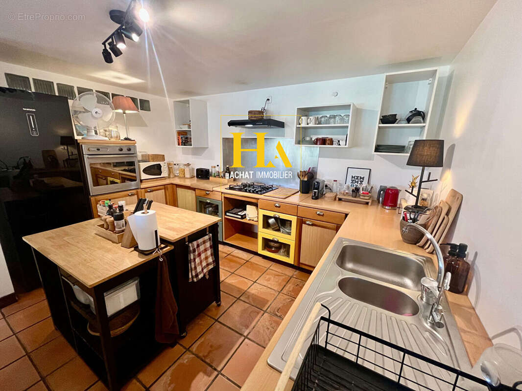 Maison T6  de 232.5 m2 à Saint-Pierre - La Cafrine - photo 6