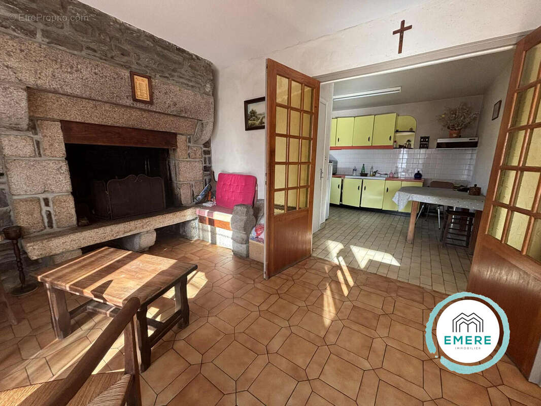 Maison à SAINT-AUBIN-DE-TERREGATTE